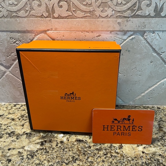 Hermes Box - Picture 1 of 3